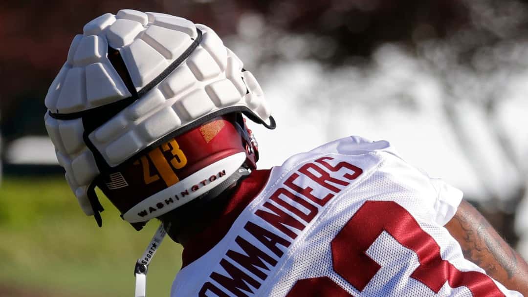 What Are NFL Players Wearing On Their Necks? QCollar NFL Explained