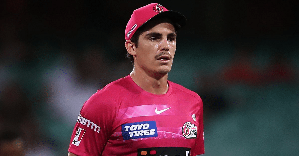 Why is Sean Abbott not playing today's BBL 12 match between Melbourne Renegades and Sydney Sixers at Simonds Stadium in Geelong?