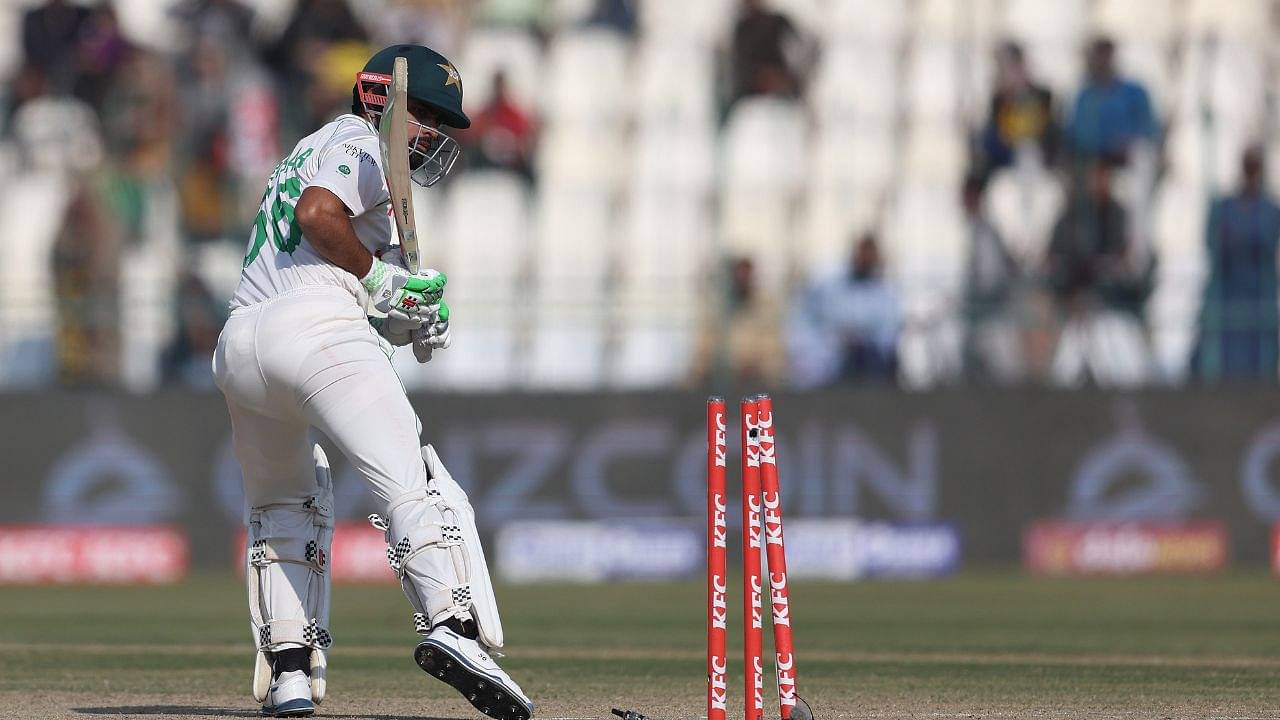 "Ghante ka King": Babar Azam ridiculed by fans after shouldering arms to Ollie Robinson in Multan Test