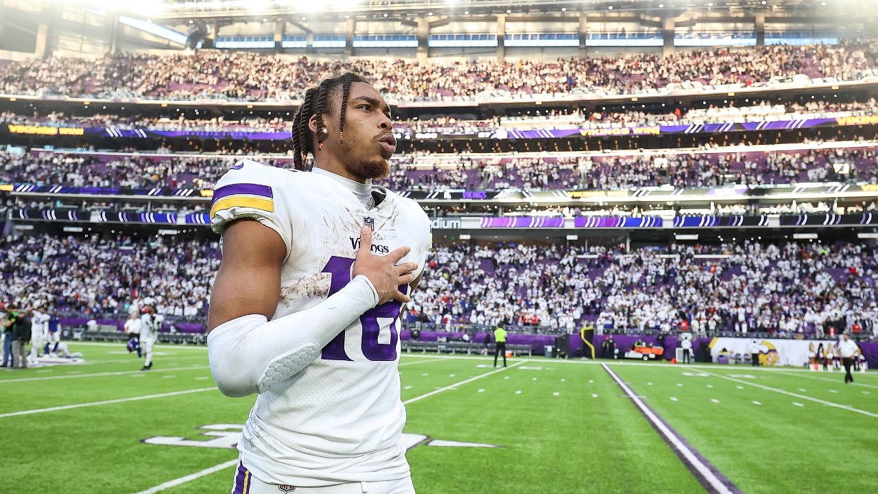 Justin Jefferson grills: Vikings star receiver's $200,000 a rich flex now  after breaking Randy Moss' record - The SportsRush