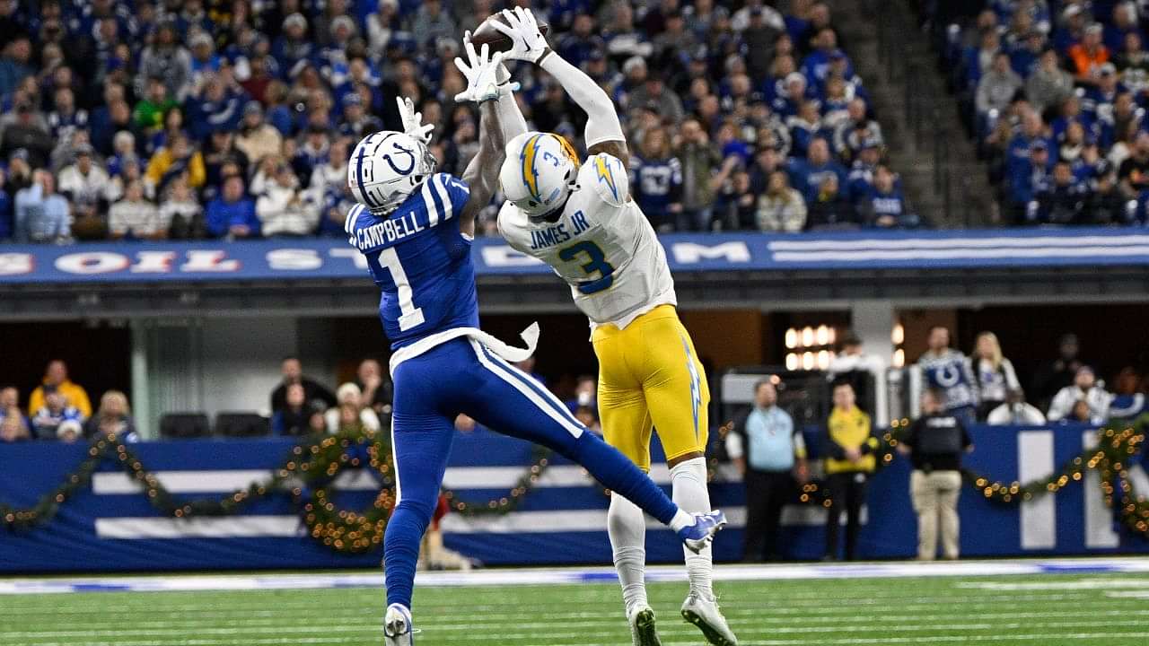 INDIANAPOLIS, IN - DECEMBER 26: Los Angeles Chargers cornerback