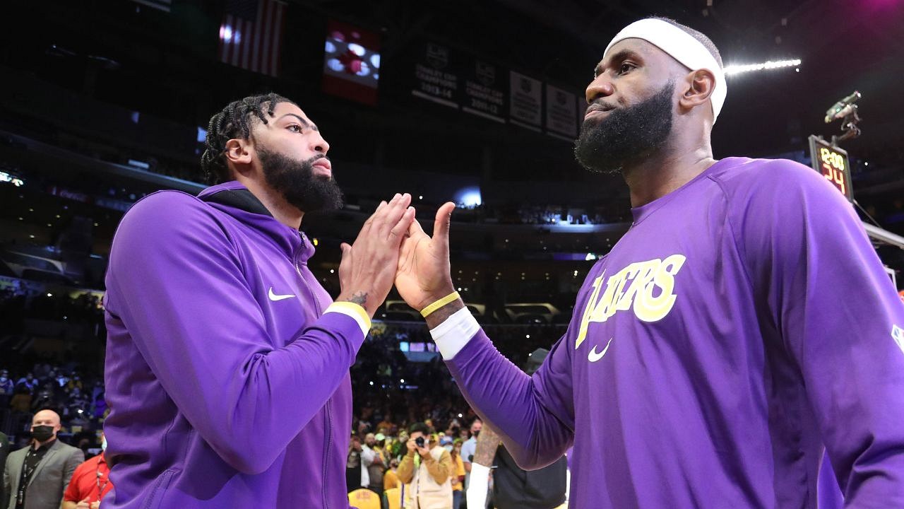 LeBron James Gifted Anthony Davis His No. 23 Jersey in a to-Go Bag