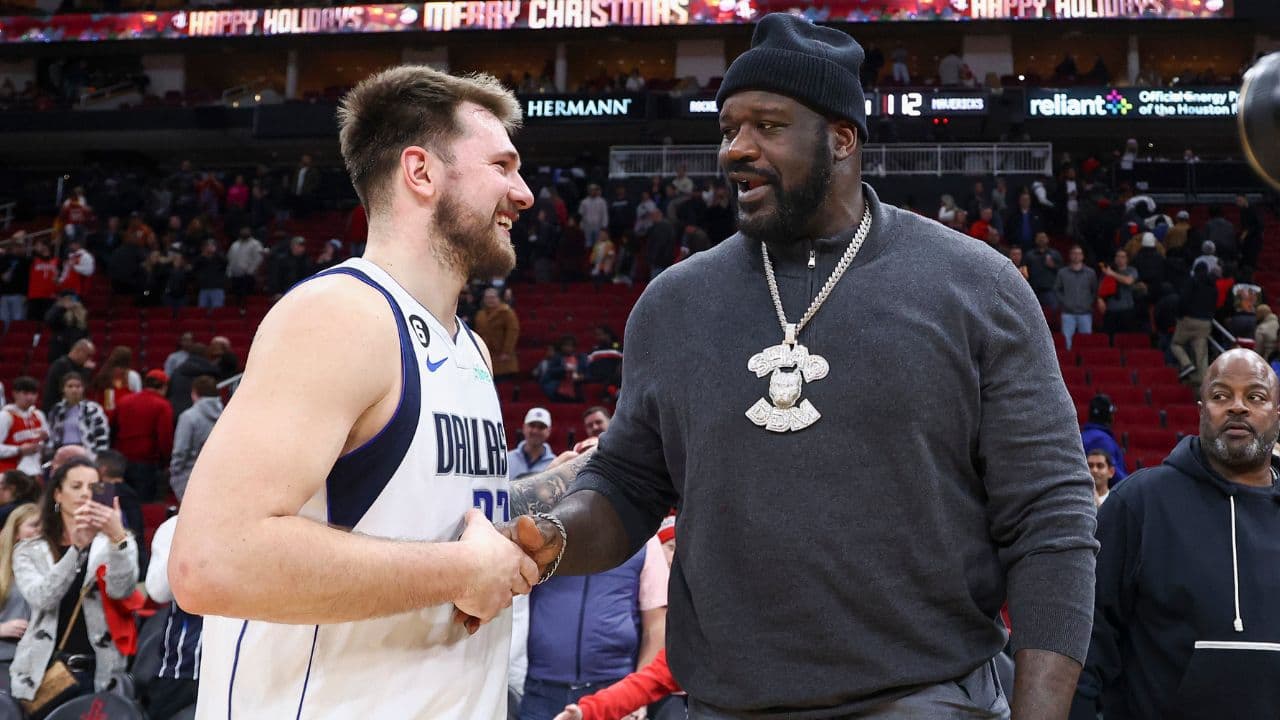 Shaquille O'Neal, Who Once Paid a $25,000 Restaurant Bill, Did it Again at a Sandwich Shop on Christmas Eve! 