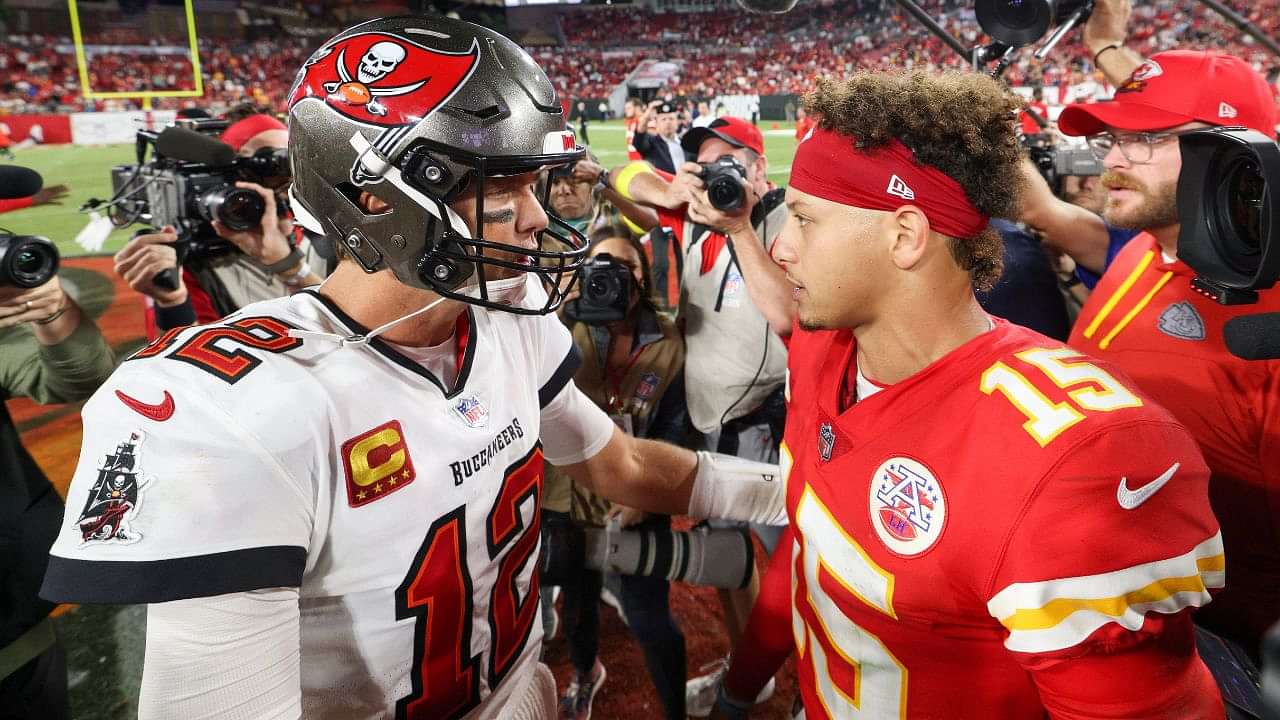 Brett Favre spotted wearing Tom Brady T-shirt at Bucs game