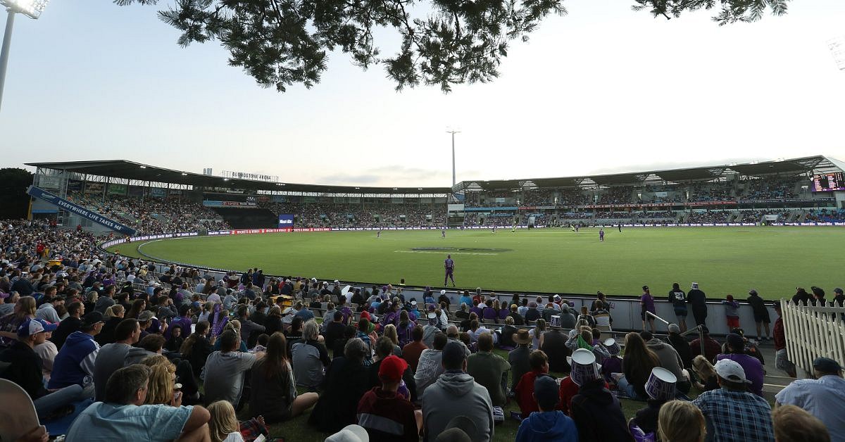 HUR vs STR pitch report today match Bellerive Oval Hobart pitch