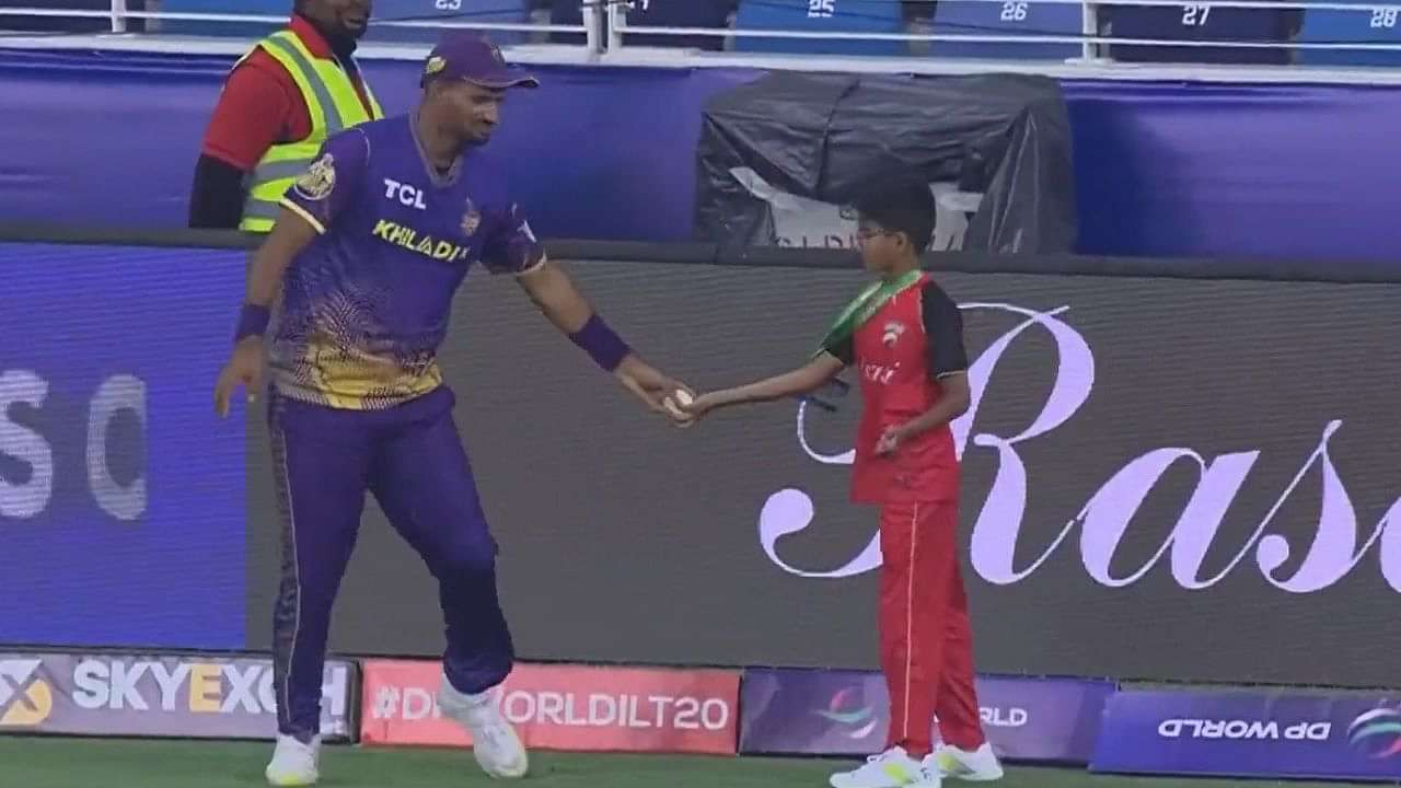 "I'll give you a hand": Commentators convulse with laughter as Ball boy helps Sabir Ali in ILT20 2023 match