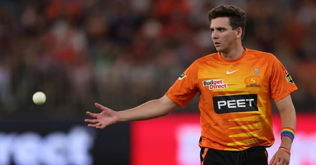 Why is Jhye Richardson not playing today's BBL 12 match between Perth Scorchers and Brisbane Heat at the Optus Stadium?