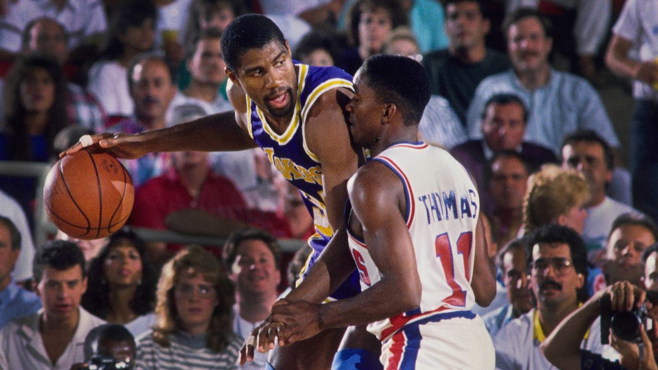 Shaq 1-on-1 vs Isiah Thomas at All-Star practice (1993) : r/nba