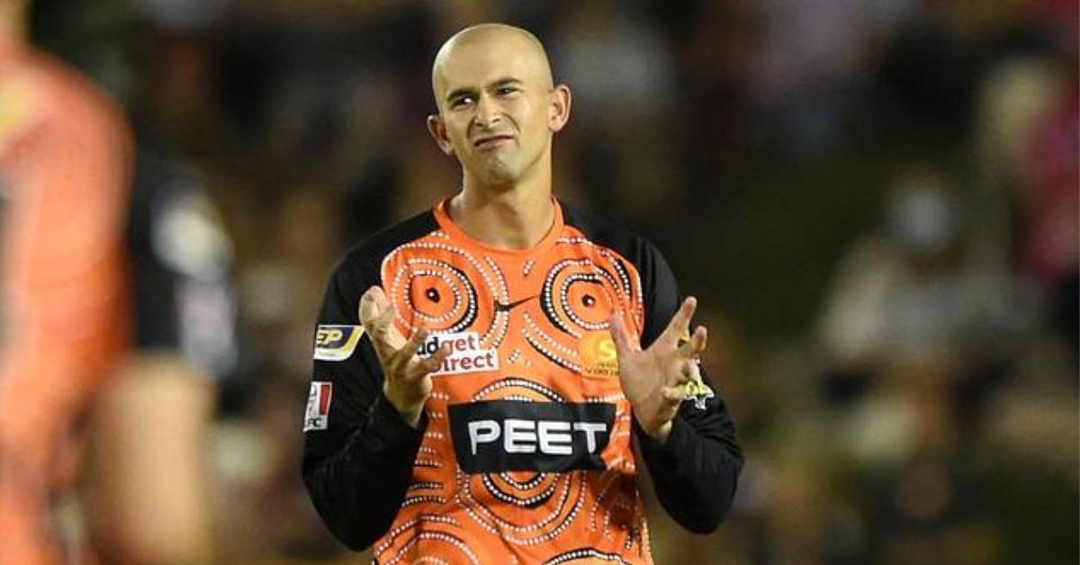 Why is Ashton Agar not playing today's BBL 12 Qualifer between Perth Scorchers and Sydney Sixers at Optus Stadium?