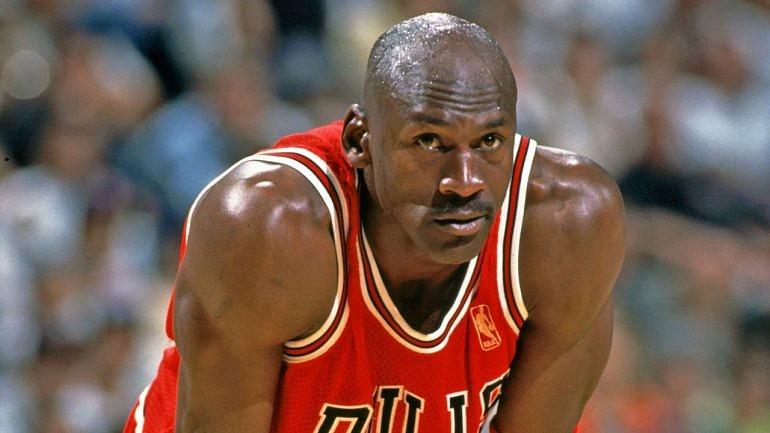 Michael Jordan, Who Made Free Throws Blindfolded, Used His Left Hand On ...