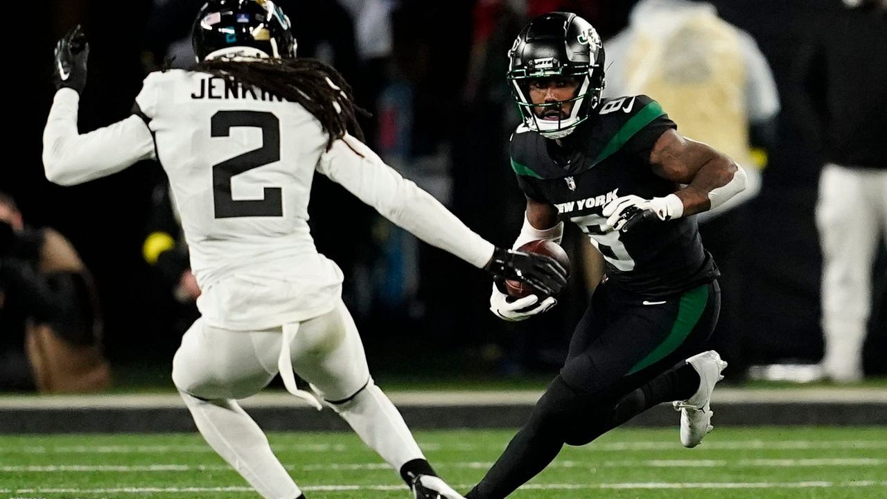 New York Jets wide receiver Elijah Moore (8) runs with the ball with pressure from Jacksonville Jaguars safety Rayshawn Jenkins (2) in the second half. The Jaguars defeat the Jets, 19-3, at MetLife Stadium on Dec. 22, 2022, in East Rutherford. © Danielle Parhizkaran/NorthJersey.com / USA TODAY NETWORK – Aaron Rodgers