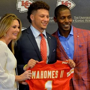 Patrick Mahomes' Father Archives - The SportsRush