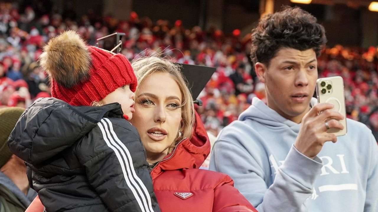 Patrick Mahomes & Wife Get Easy Mechanical Bull Ride Ahead of Season