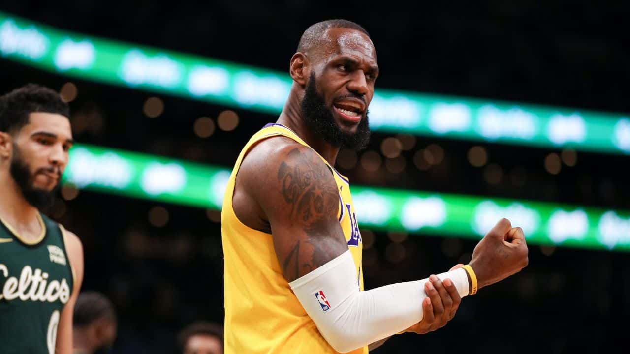 Numbers Prove LeBron James is Arguably the Worst Defender in the NBA
