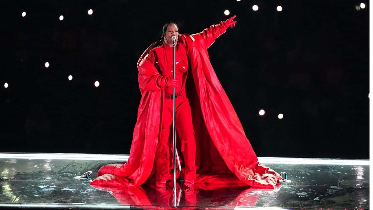 A Pregnant Rihanna Performs Super Bowl LVII Halftime Show: Watch – Rolling  Stone