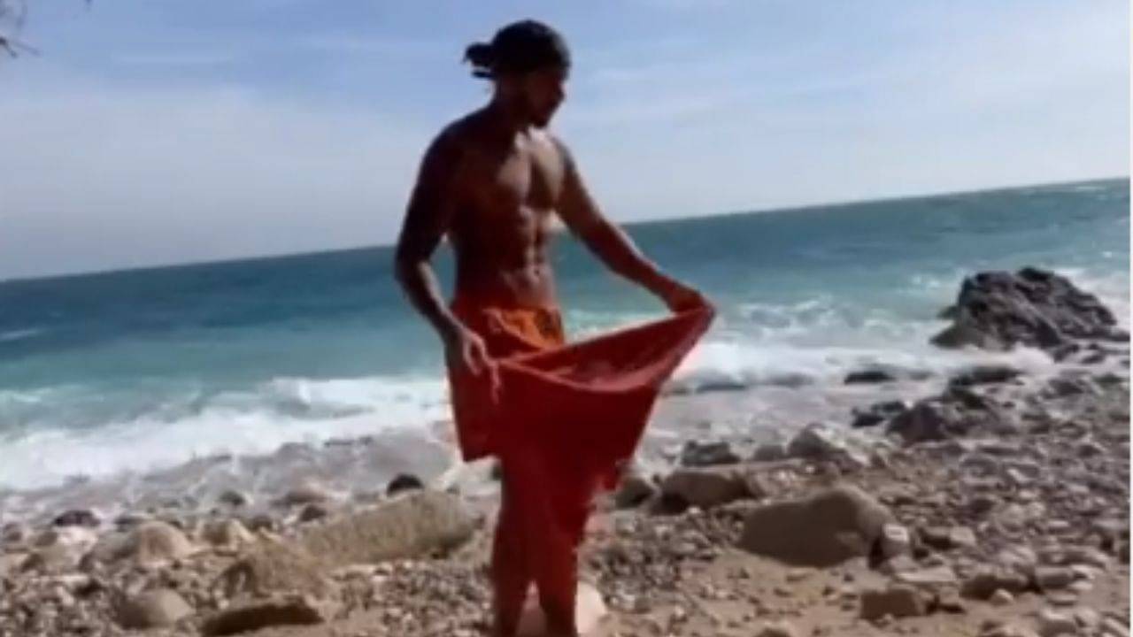 Ripped Lewis Hamilton Dives Into Ocean After Cracking 9 Miles In Running Amidst Saudi Arabian Grand Prix Preparation
