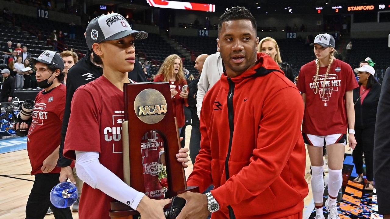 Russell Wilson's sister injured in fall during Stanford basketball