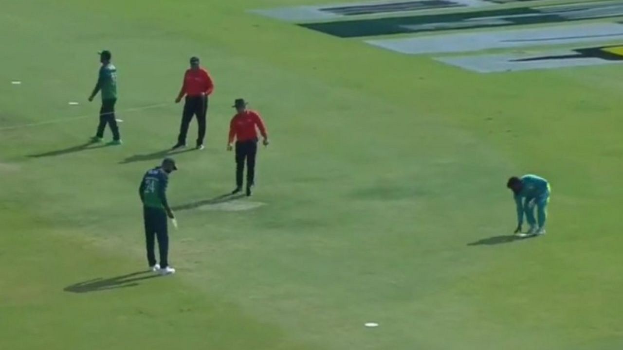 "Aur Inko Asia Cup Host Karna Hai": Fan Trolls Pakistan over 30-Yard Circle Debacle in 2nd ODI vs New Zealand