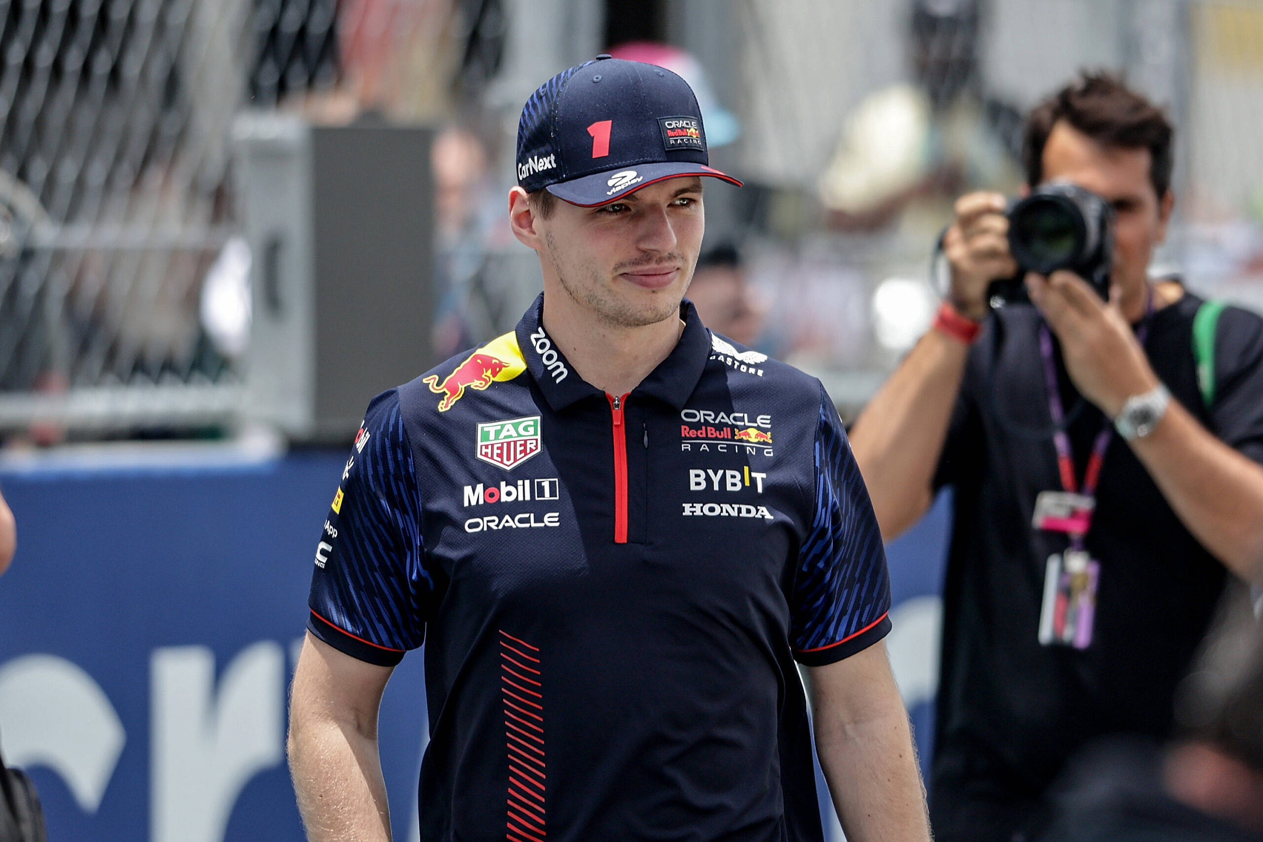 Regardez: Max Verstappen Détruit Le Lobby En Gagnant 15 Places En Un ...