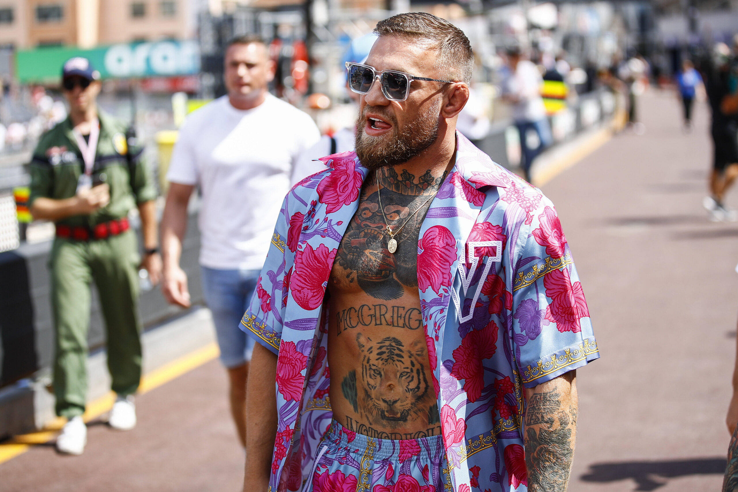 Despite 8 Losses, $200,000,000 Man Conor McGregor Spends $8000 on His TUF Team, Fans React: “Forced to Drink His…”