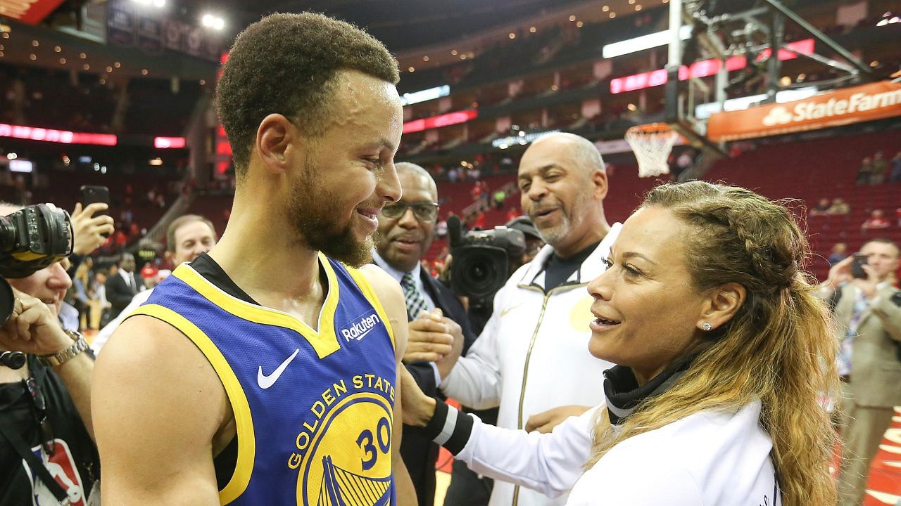 Drake gave his custom Kobe jacket to Stephen Curry