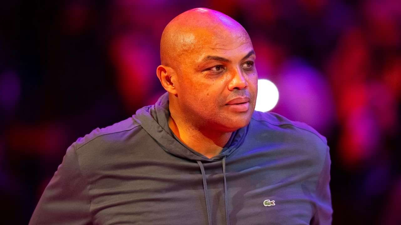 While Praising Fellow Golfer Peyton Manning, Charles Barkley Destroys Grant Hill for Face-Timing Him Despite Being a ‘Dude’
