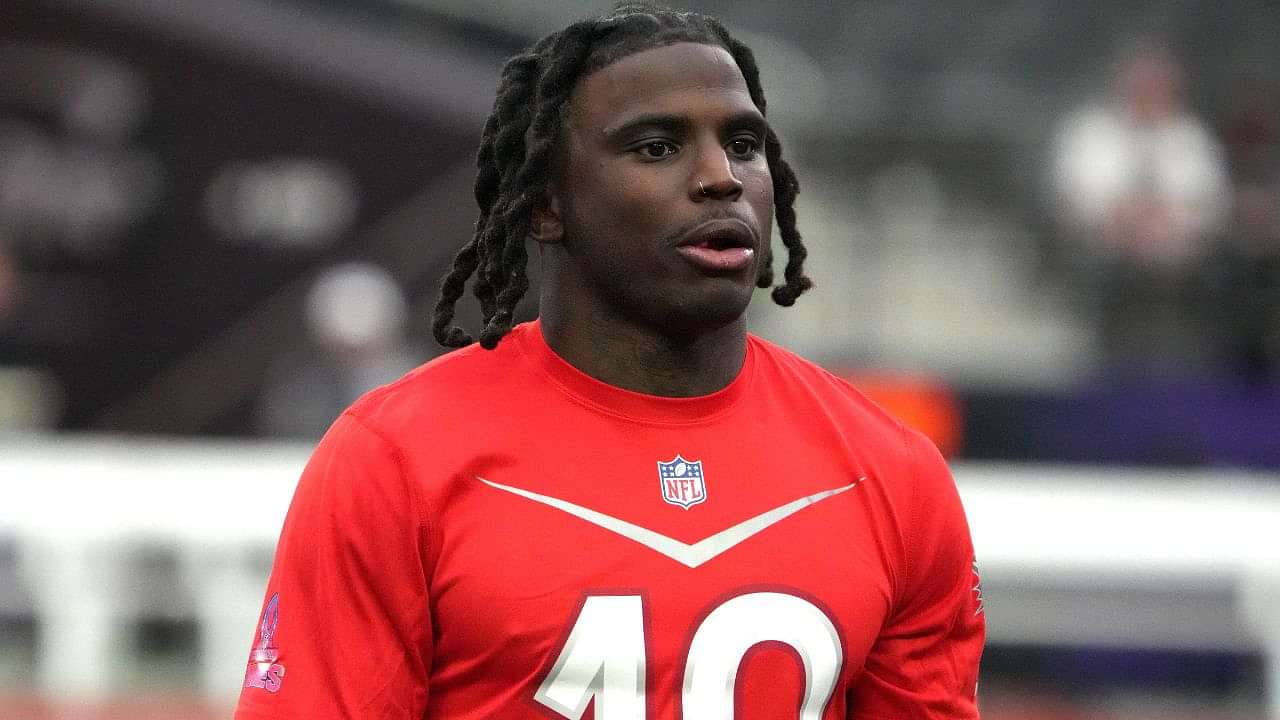 Tyreek Hill got a rude reception from Patriots fans, and now one has been  banned for life - The Boston Globe