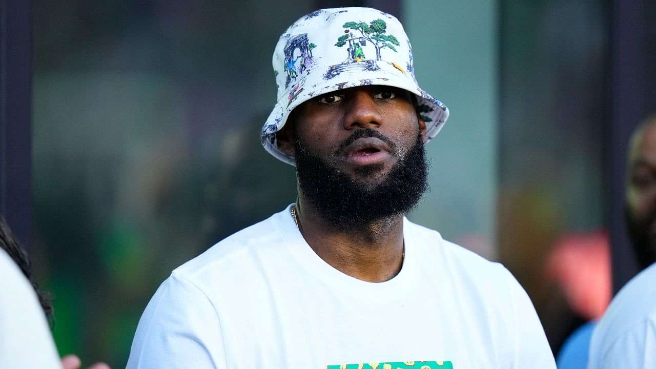 LeBron James au défilé Louis Vuitton à Paris! credit