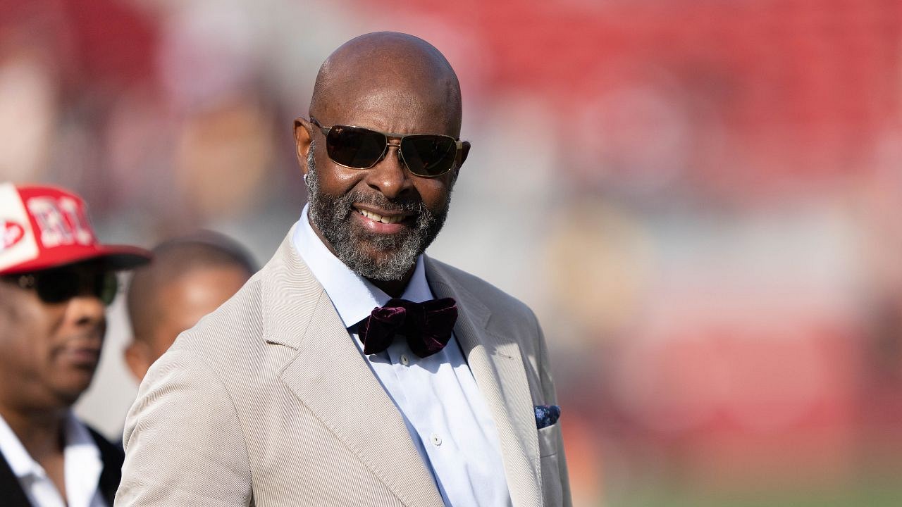 Jerry Rice talks with the rings of truth at Super Bowl events