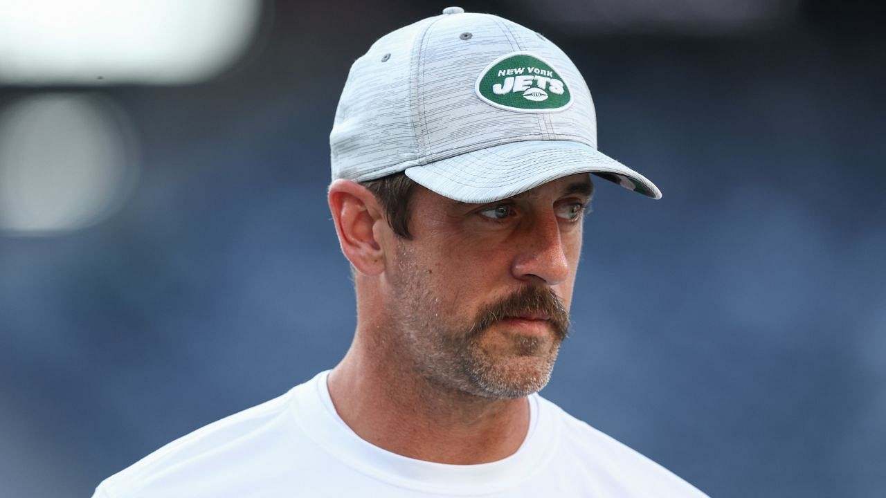 Aaron Rodgers takes $35 million pay cut in new 2-year deal with Jets