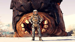 The player character standing in front of an alien species in Starfield