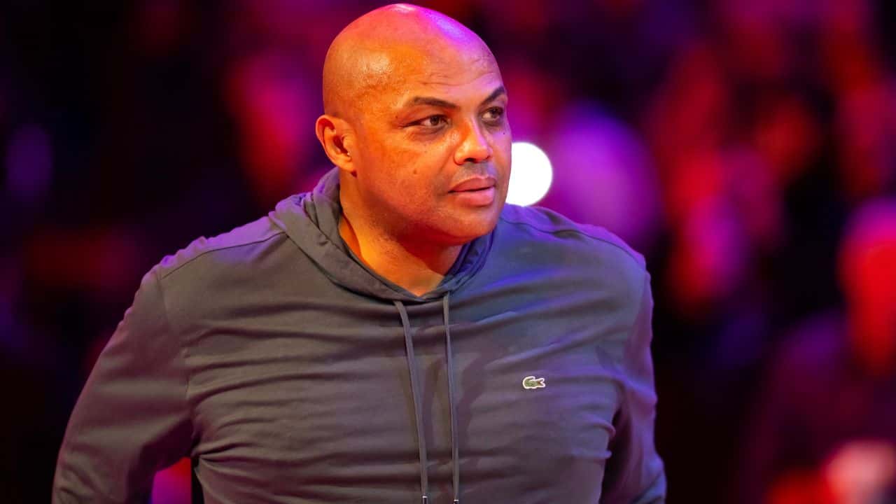 Years Before His 200,000,000 TNT Deal, Charles Barkley Falling Asleep