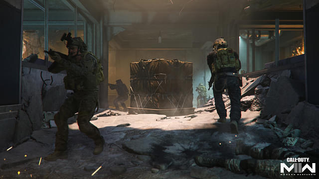 An image of soldiers searching in Warzone 2