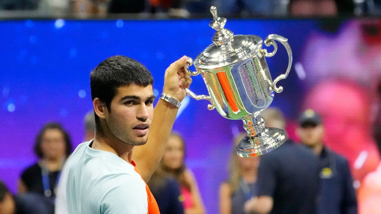 This is sick, hoping Louis Vuitton does the same for Carlos Alcaraz -  Tennis fans react to Jannik Sinner's one-of-a-kind Gucci bag at Wimbledon  2023