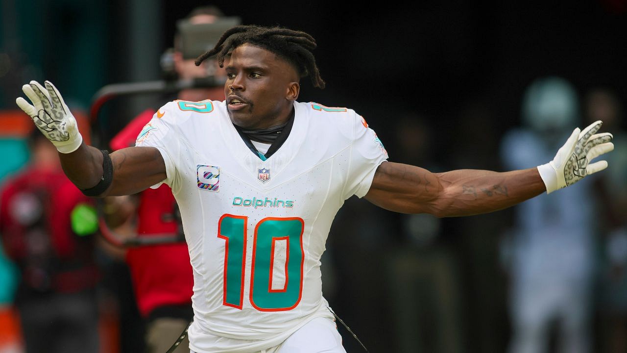 Dolphins' Tyreek Hill gives colorful praise for coach Mike