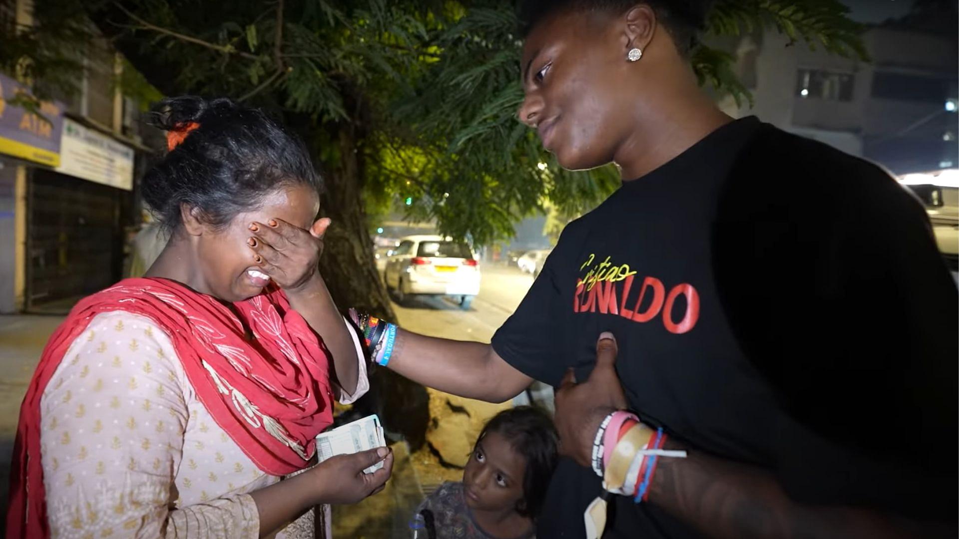 IShowSpeed helps out a single mother in India with a bunch money