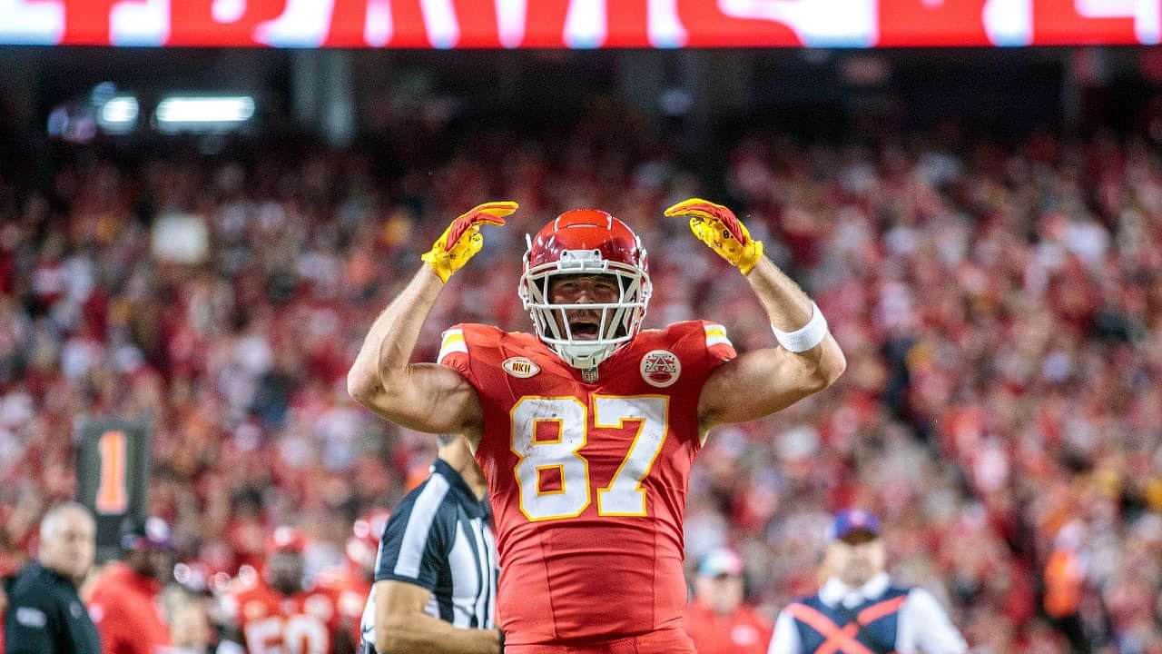 Travis Kelce Wears '1989' Set After Game Attended By Taylor Swift