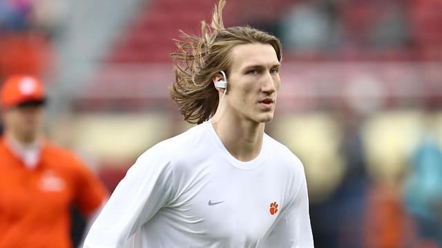 Jaguars Teammates Ruin Trevor Lawrence’s Perfect Hair While Receiving His First Nvp Award: “Your Wife Said It Was Okay”