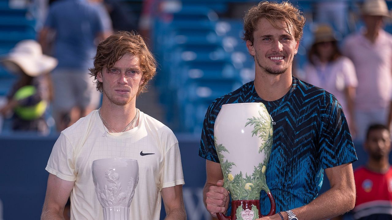 Carlos Alcaraz vence Andrey Rublev e se mantém vivo no ATP Finals