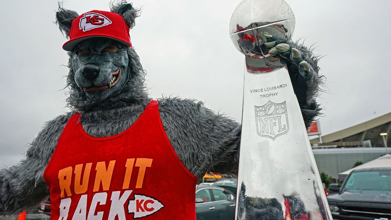 Who Is The Chiefs Superfan ChiefsAholic? Man Behind The Mask Who Is ...