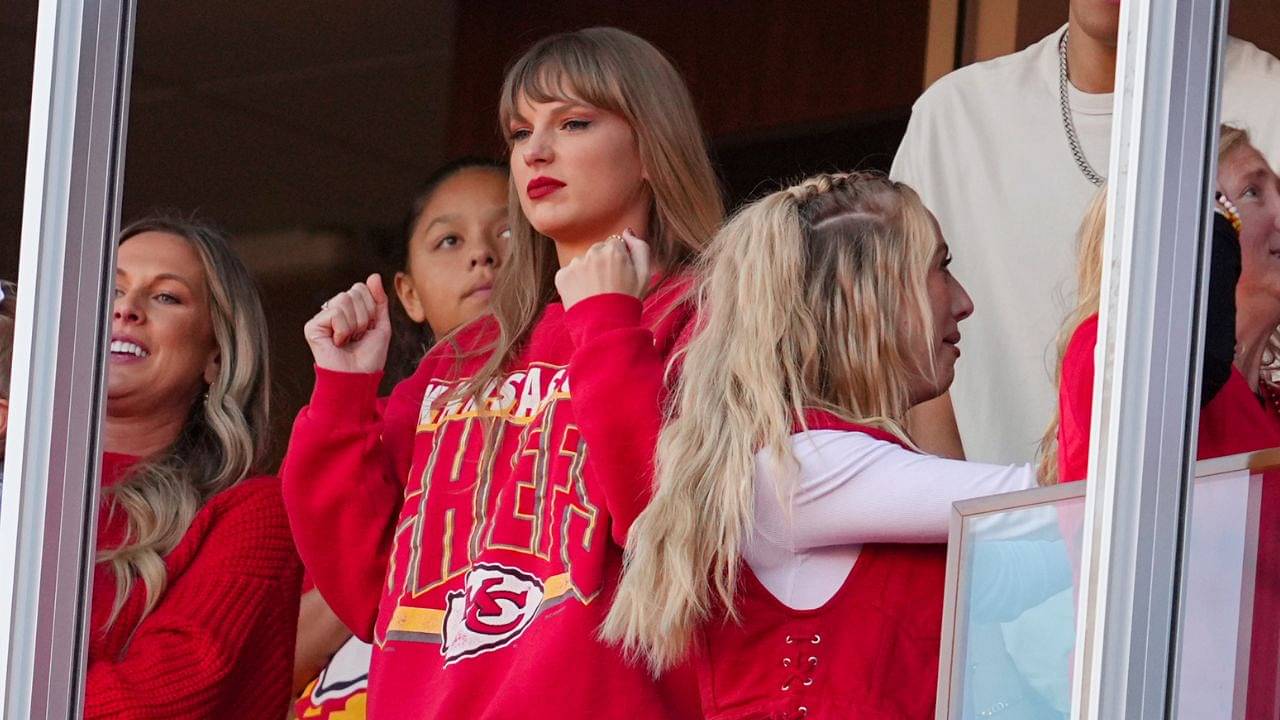 Taylor Swift Hosts a Chiefs Night With WAGs Watching Dolphins Matchup From Singer’s Apartment