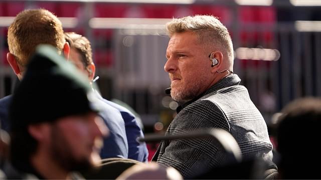 'Entertainer' Pat McAfee Catching a Kickoff at Rose Bowl Forces Fans to Hail ESPN for Giving Him $85 Million Deal; "They Hit a Gold Mine"