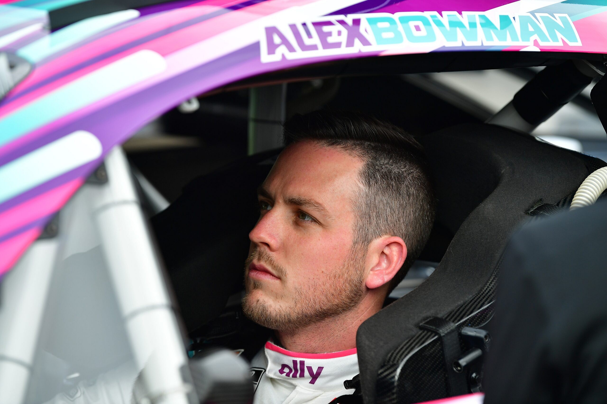 Alex Bowman won’t quit dirt racing, comments on NASCAR fans vs. dirt racing fans