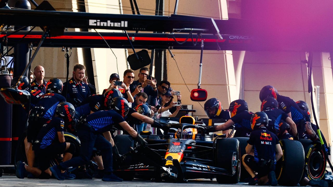 F1 Pit Crew Salary: How Much Does the Pit Crew in Formula 1 Make? - The SportsRush