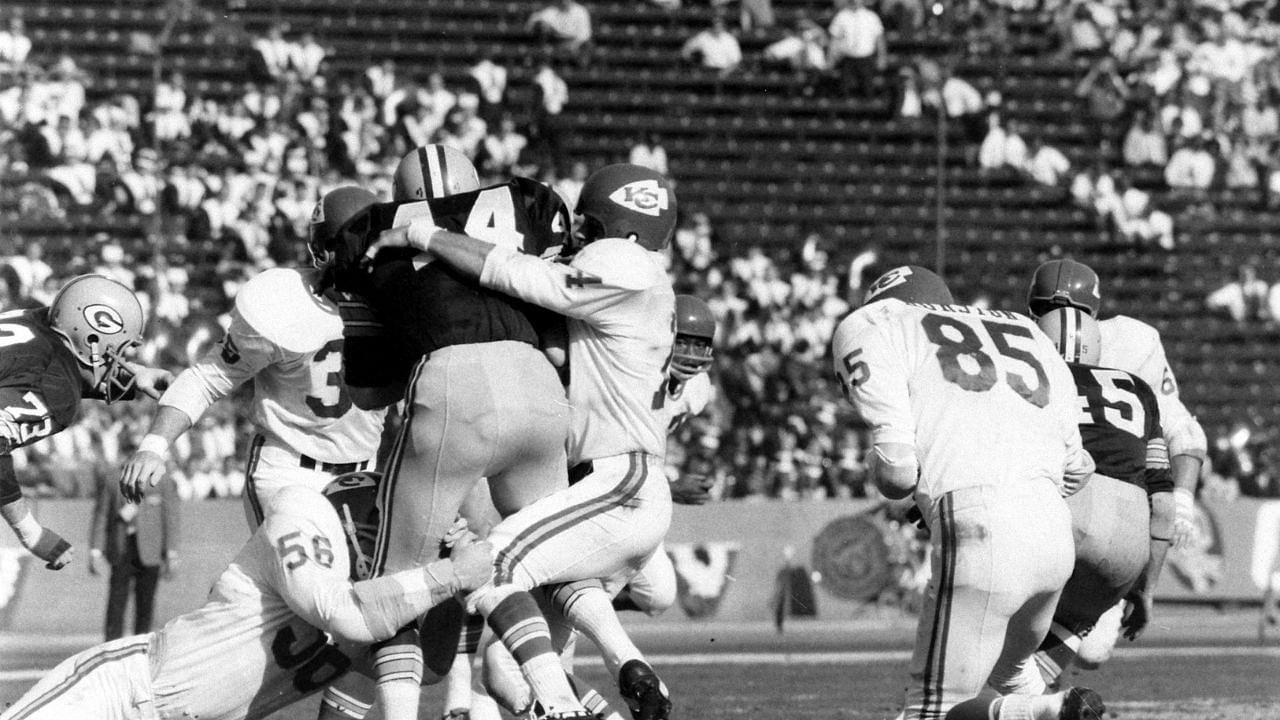 The Bizarre Story Behind the First Ever Super Bowl Touchdown Pass Being Caught By a Hungover Wide Receiver