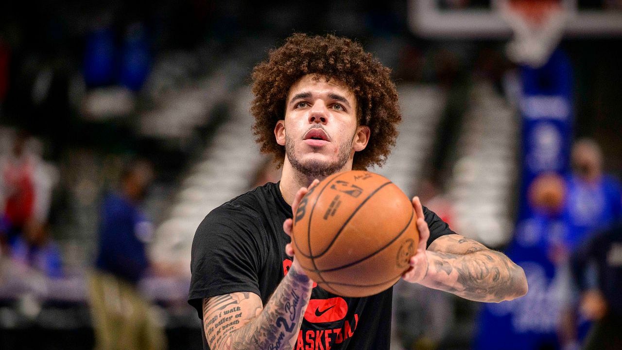 LaMelo Ball Almost Copied Lonzo Ball in Wearing This Disastrous Tool in the  NBA - The SportsRush
