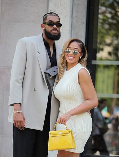Karl Anthony Towns et Jordyn Woods arrivent au Defile Hermes Homme lors de la Fashion week CELEBRITIES: Defile Hermes - Paris - 24/06/2023 JonathanRebboah/Panoramic PUBLICATIONxNOTxINxFRAxBEL PESRK24022012