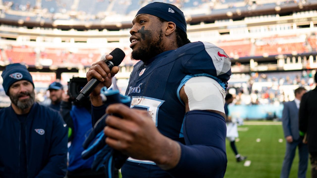 Derrick Henry's Insanely Webbed Hands Catch Fans Off Guard Along With ...