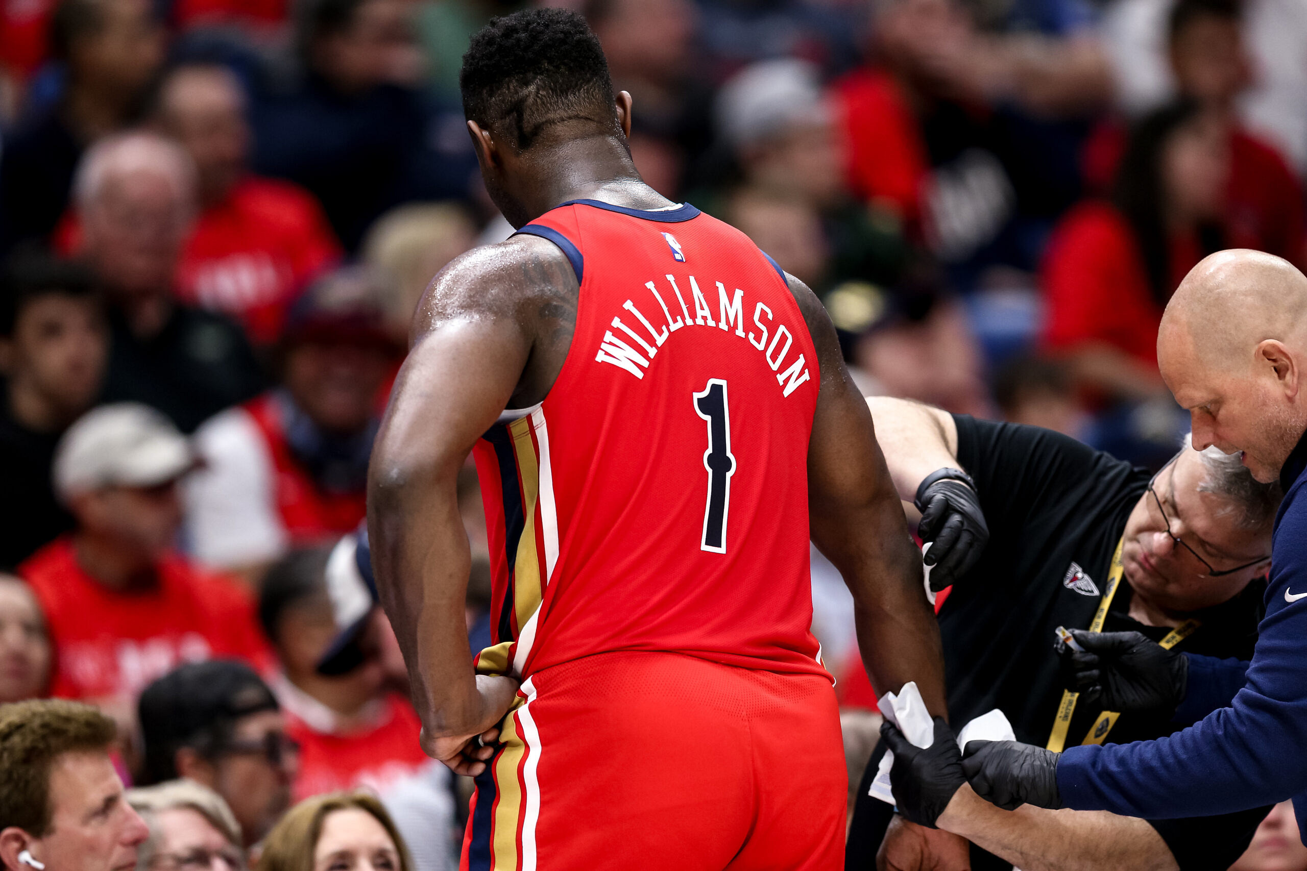 Pelicans' Zion Williamson Injury Spurs Fan Frustration for Game 2 vs ...