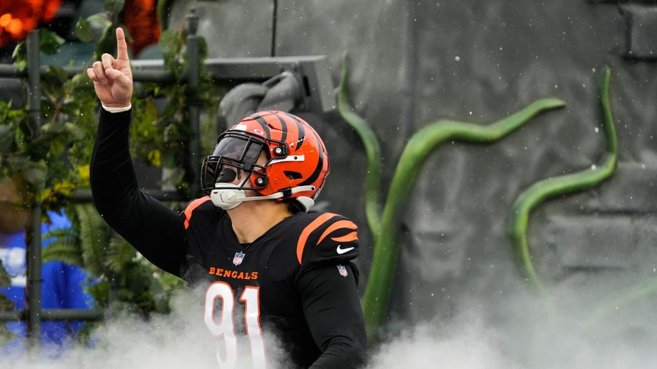 Cincinnati Bengals Contract Drama Trey Hendrickson's Future and Joe Burrow's Comeback Discussed